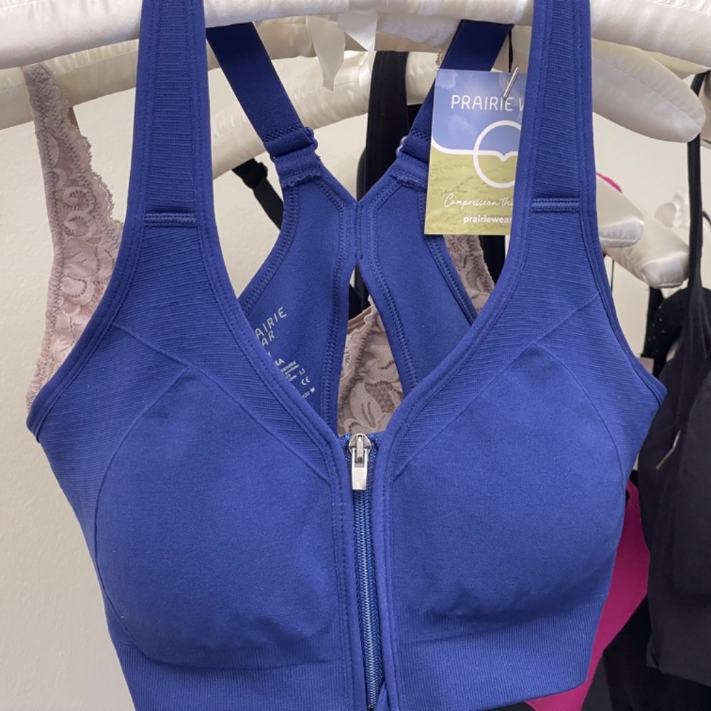 Prairie Wear HUGGER LUMA Women L 38-40 Sky Blue Stretch Compression Zip Bra NWT